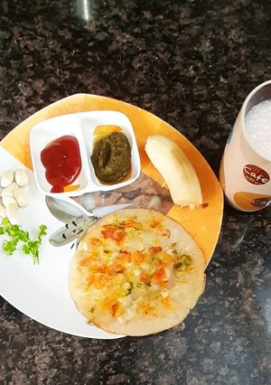 सूजी का उत्तपम रेसिपी मुख्य फोटो