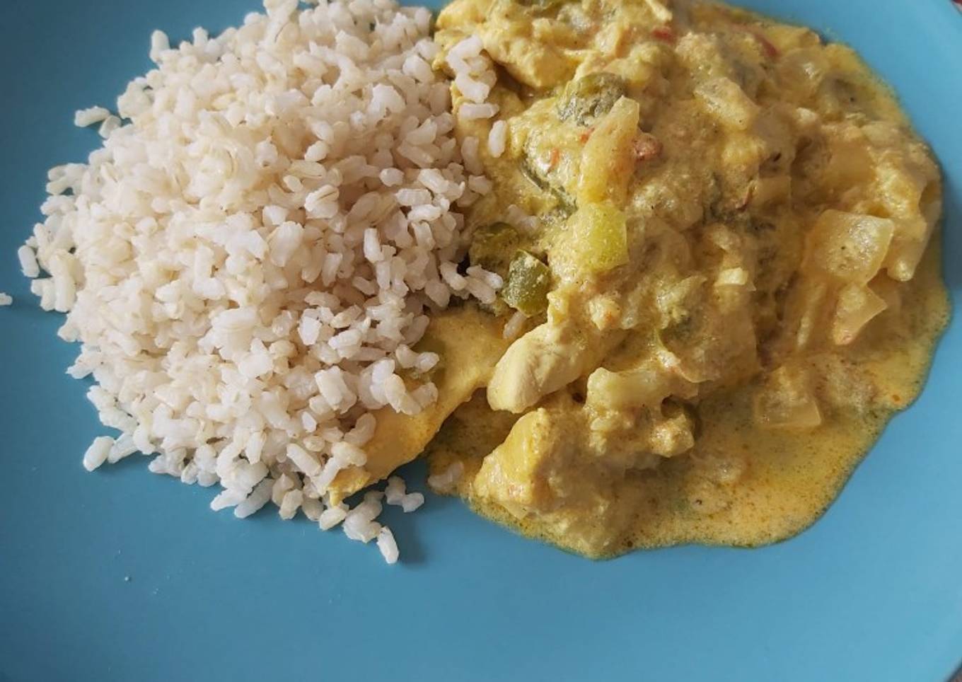 Pollo con verduras al curry