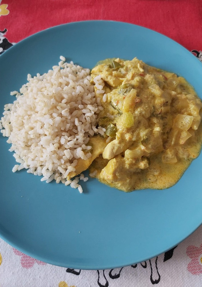 Una foto de Pollo con verduras al curry