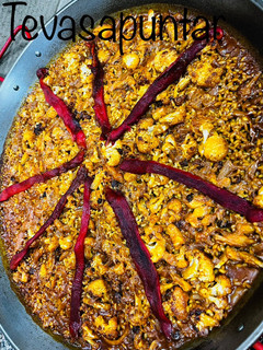 Una foto de Arroz con coliflor y bacalao 🌾 🐟 🌶️