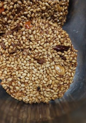 A picture of Bijjore (til papad).