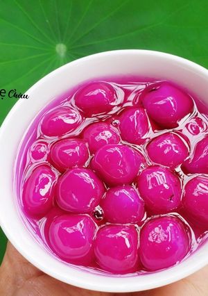 Hình của món Chè bột lọc màu lá cẩm.