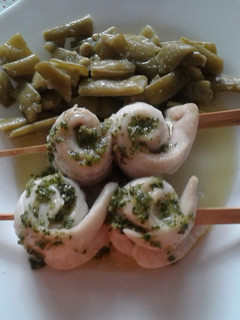 Una foto de Brochetas de Abadejo con judías verdes al horno