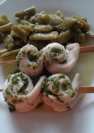 Una foto de Brochetas de Abadejo con judías verdes al horno