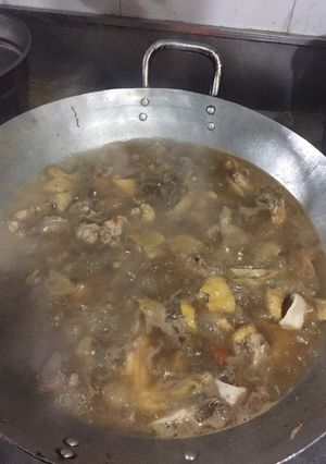 Hình của món Gà già om bia !.