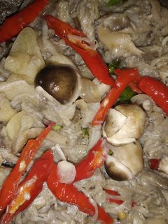 Foto resep Tumis pedas jamur sawit