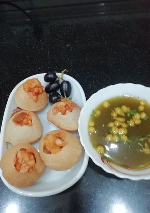 A picture of Golgappa.