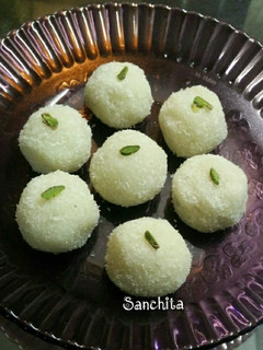 A picture of Paneer Laddoos.