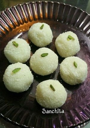A picture of Paneer Laddoos.