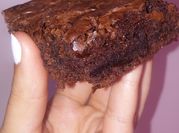 Una foto de brownies con cacao