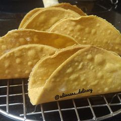 A picture of Taco shell.