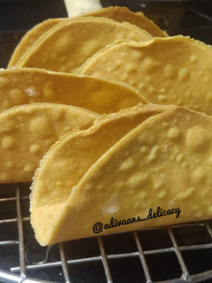 A picture of Taco shell.