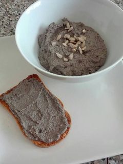 Una foto de Paté de olivas negras