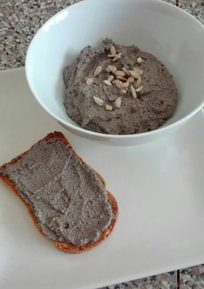 Una foto de Paté de olivas negras