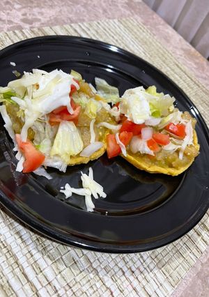 A picture of Sopes with Pork Cracklings in Green Salsa.