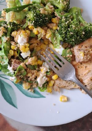 Una foto de Ensalada Quinoa con verduras