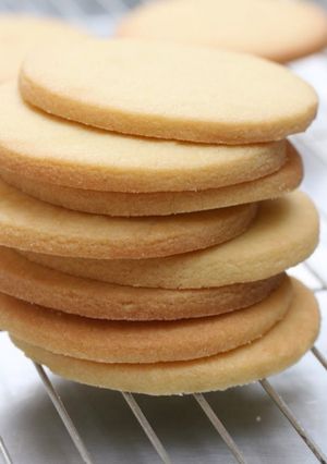 A picture of Simple Butter Cookies.