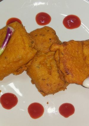 A picture of Bread Pakoras.