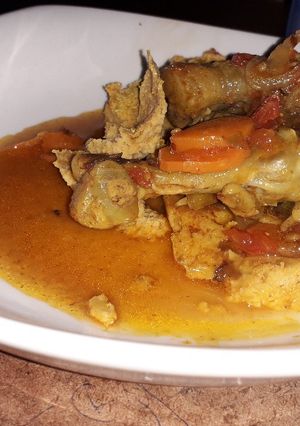 A picture of Chicken feet stew with Pumpkin bread.