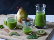 Une photo de smoothie blender citron