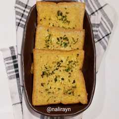 A picture of #216 Garlic Wheat Bread.