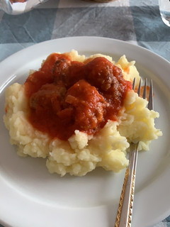 A picture of Meat Balls in Tomato Sauce.