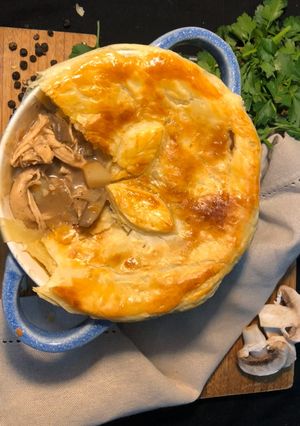 A picture of Chicken and mushroom pie.
