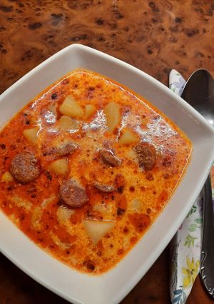 Tejfölös kolbászos krumplileves recept fotója