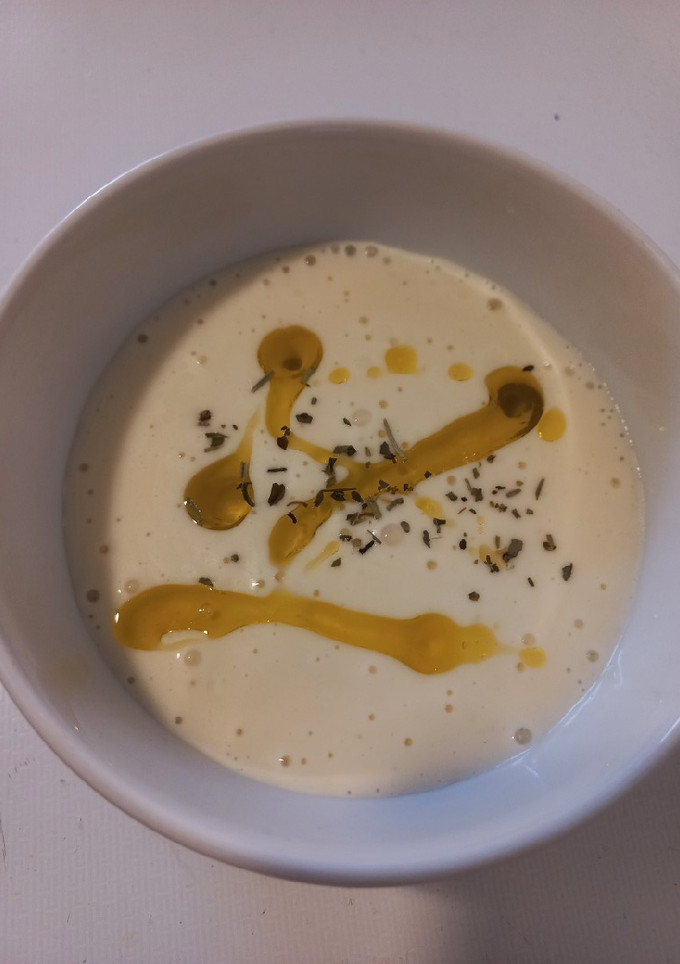 Una foto de Salsa de yogur y ajo🧄