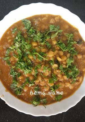 A picture of Matar Dal Malvani curry.