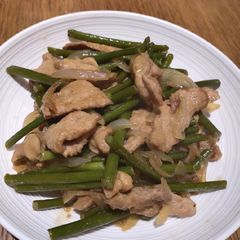 A picture of Onion Leaves with Pork.