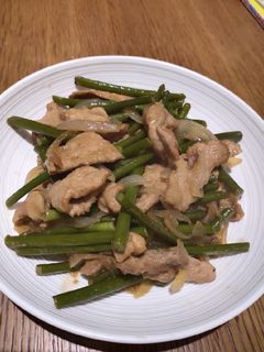 A picture of Onion Leaves with Pork.