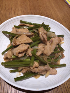 A picture of Onion Leaves with Pork.
