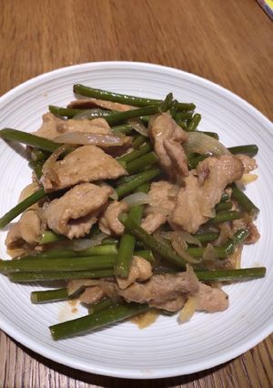 A picture of Onion Leaves with Pork.