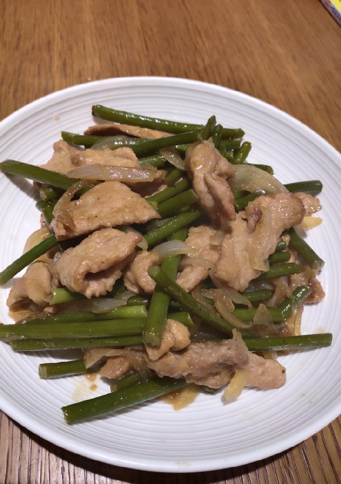 A picture of Onion Leaves with Pork.