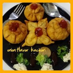 A picture of Onion kachori(flower shape).