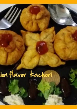 A picture of Onion kachori(flower shape).