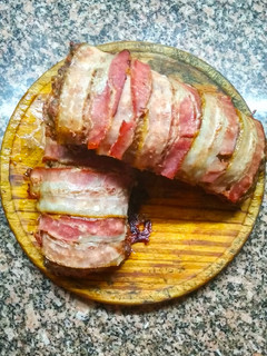 Una foto de Arrollado de carne picada envuelto en panceta 🤤