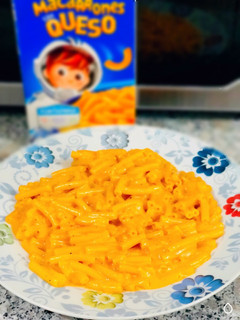 Una foto de Macarrones de cajita con queso a mi manera