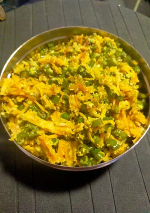 A picture of Carrot and Beans Toran.