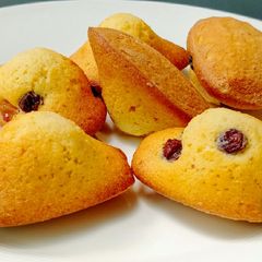 A picture of French Madeleines.