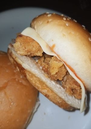 A picture of Zinger burger.
