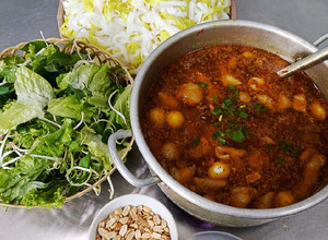 Hình của món Mì quảng gà.