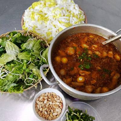Cách Làm Món Mì quảng gà của Huy Đẹp Trai - CookpadChia sẻIn-image