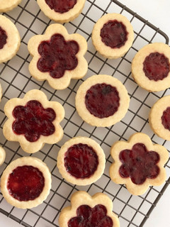 A picture of Jam-Filled Cookies.