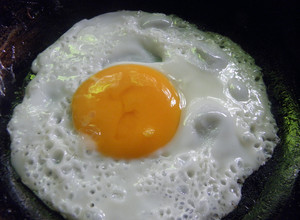 Una foto de Huevo frito en microondas