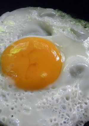 Una foto de Huevo frito en microondas