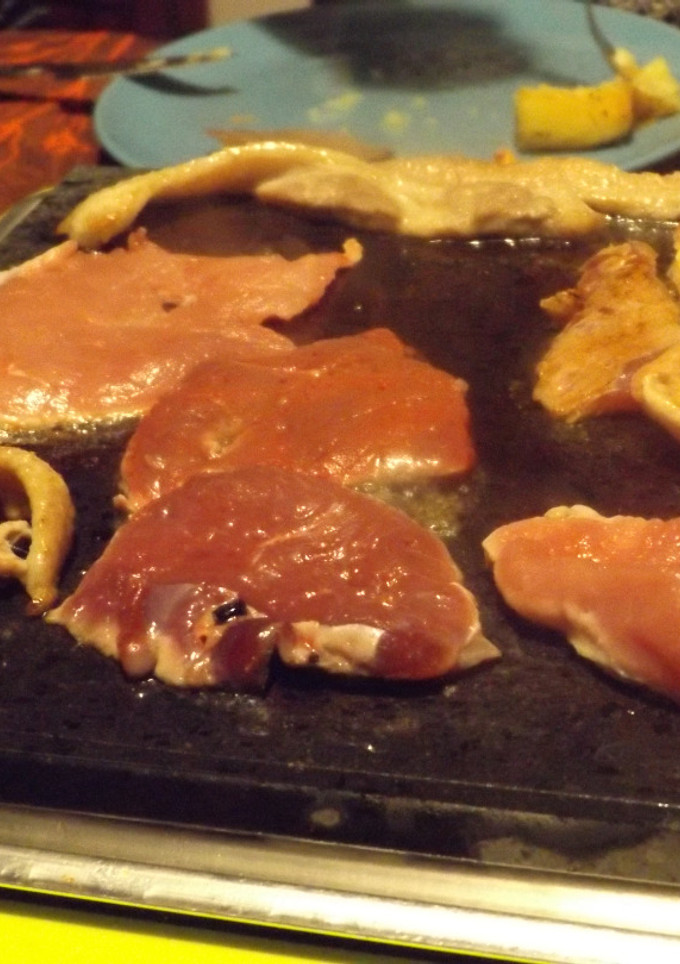 Una foto de Carnes variadas a la piedra