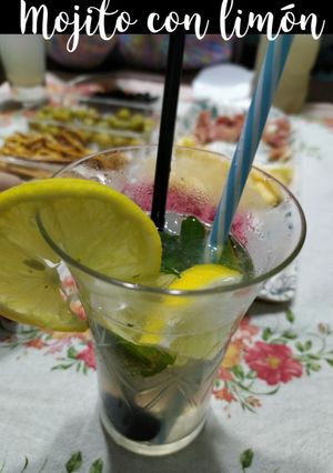 Una foto de Mojito con limón