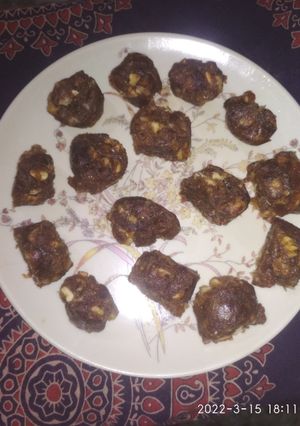 ખજુર ડ્રાયફ્રુટ રોલ (Khajoor Dryfruit Roll Recipe In Gujarati) રેસીપી મુખ્ય ફોટો